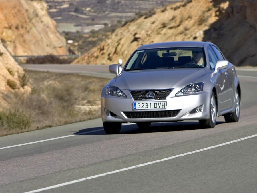  Lexus IS220d 2005 года  (фото 4 из 4)